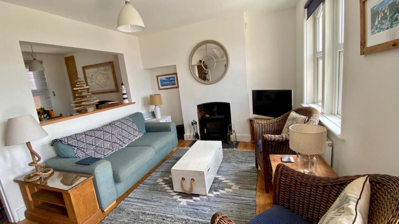 Cozy Coastguard With Sea Views * East Cowes