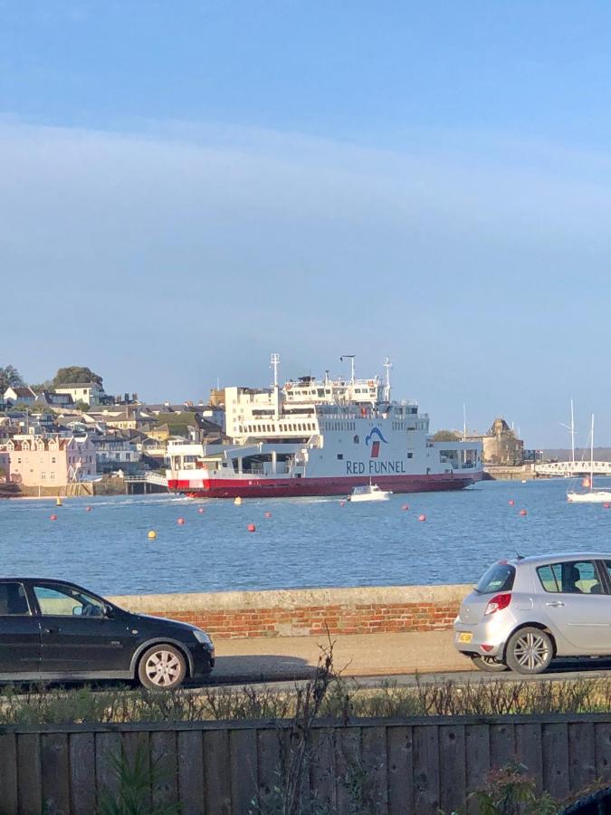 Cozy Coastguard With Sea Views Holiday home East Cowes